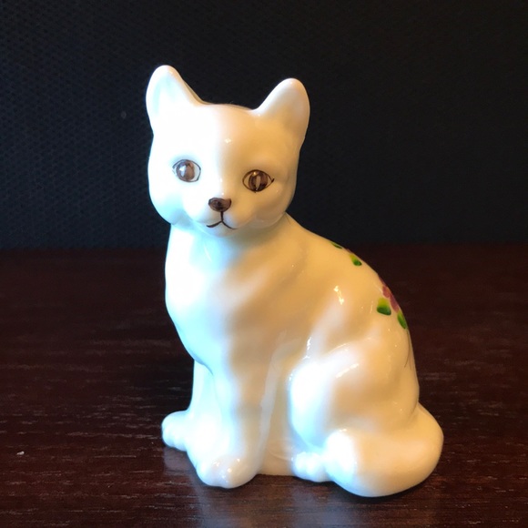 Fenton Signed Hand Painted Milk White Cat - Picture 1 of 5